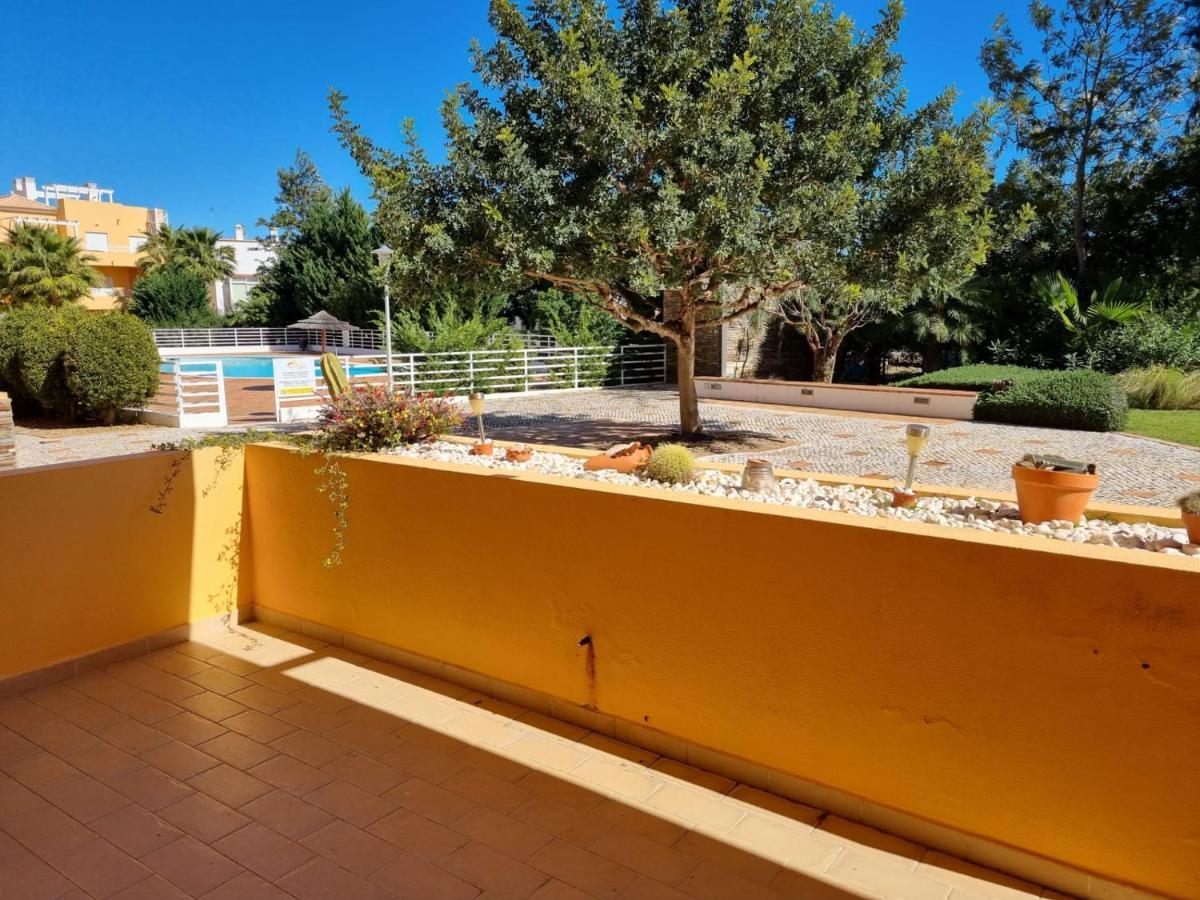 Marinho - 2 Bedroom 2 Bathroom Ground Floor Apartment With Communal Pool And Gardens Conceição エクステリア 写真